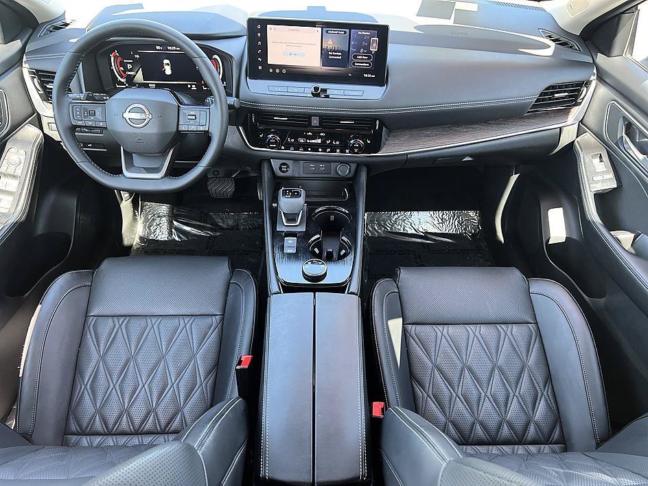 Used 2026 Super Black Nissan Platinum image 18