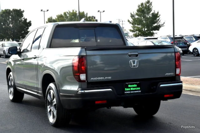 Used 2019 Forest Mist Metallic Honda RTL-T image 4