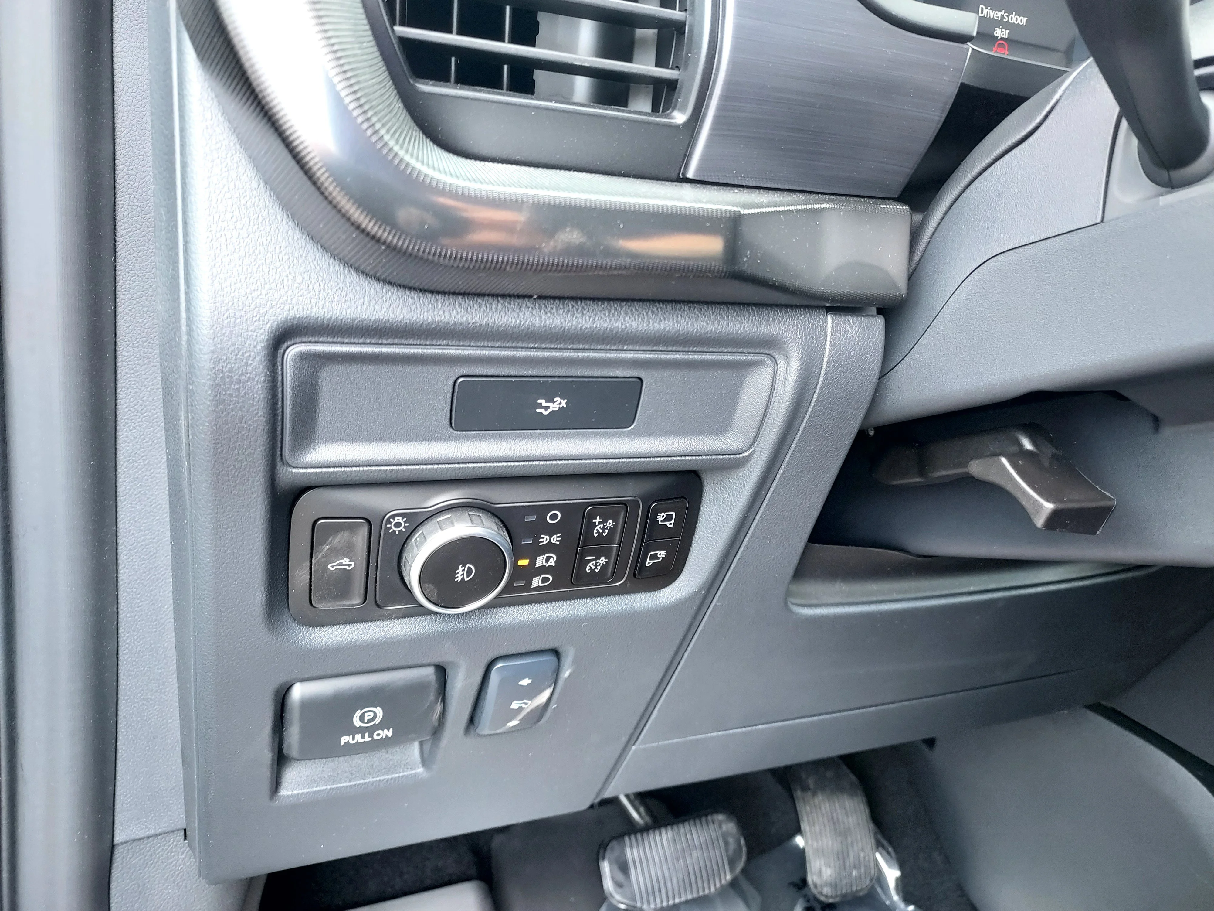 New 2026 Carbonized Gray Metallic Ford LARIAT image 40