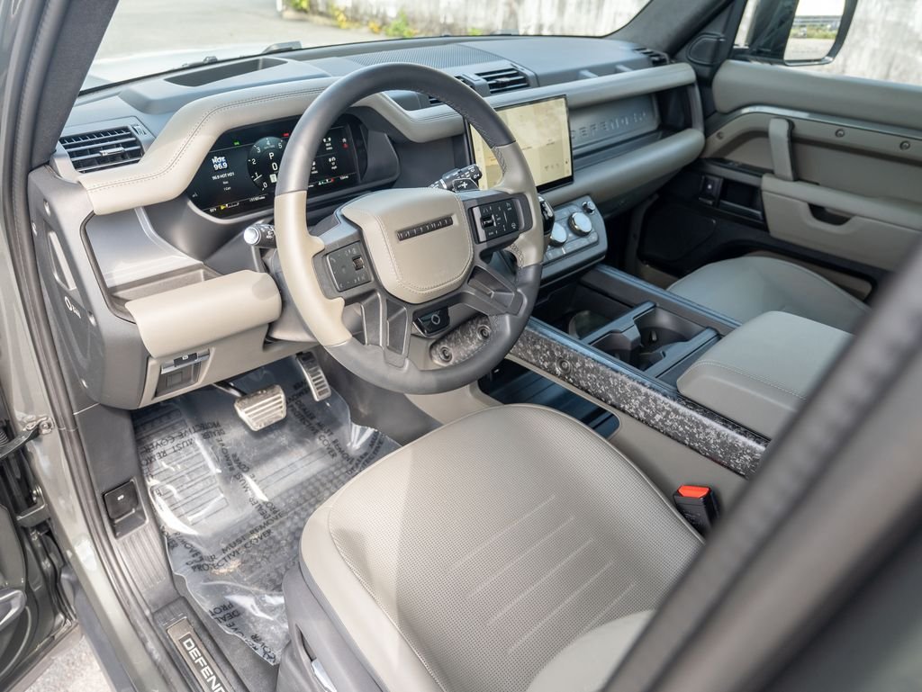 2025 Land Rover Defender Octa Edition One - Photo 11