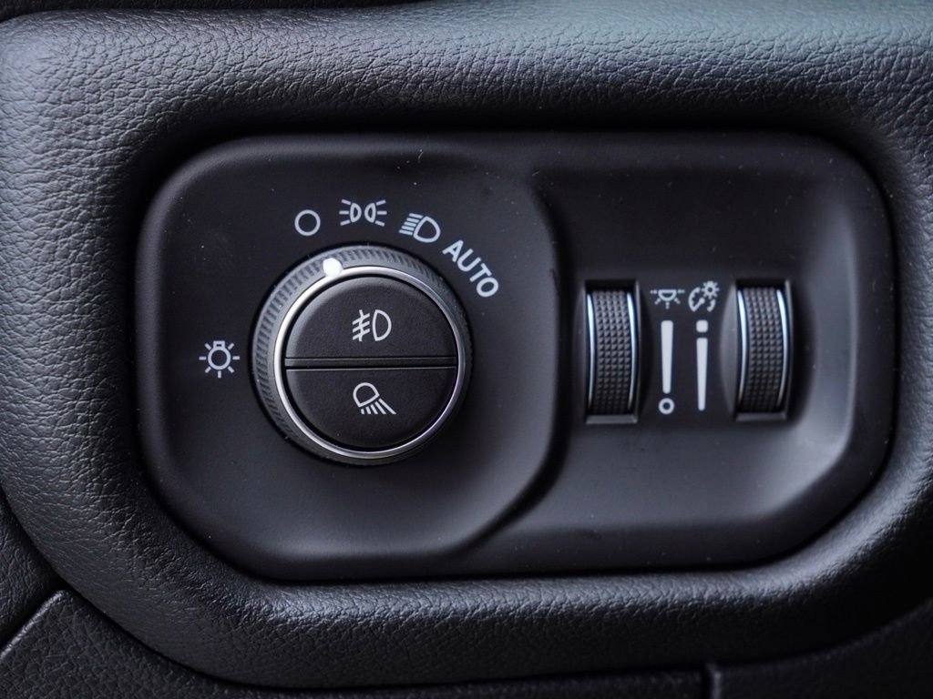 New 2026 Bright White Clear-Coat Exterior Paint RAM Big Horn Night Edition image 11