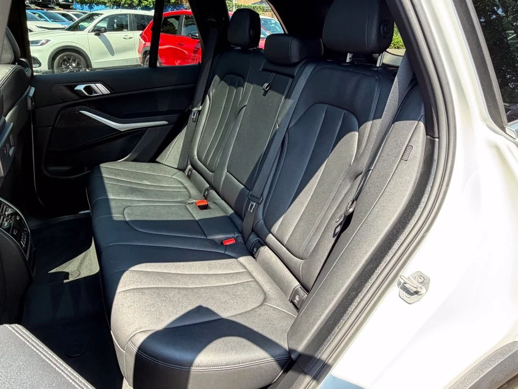 Used 2022 Alpine White BMW xDrive40i image 24