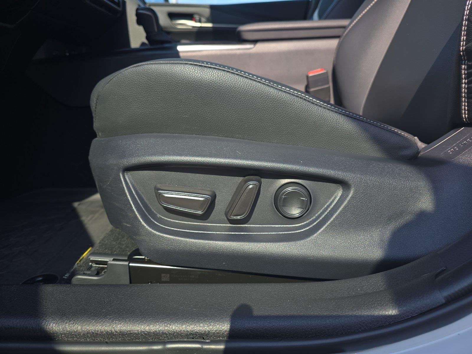 Used 2025 Ice Cap Toyota SE image 22