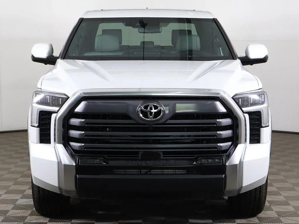 Used 2025 Pearl Toyota Limited image 12