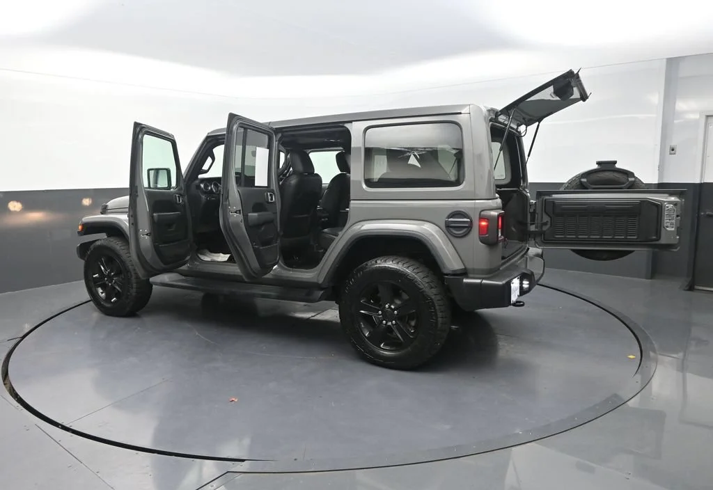 Used 2021 Gray Jeep Unlimited Sahara Altitude image 37