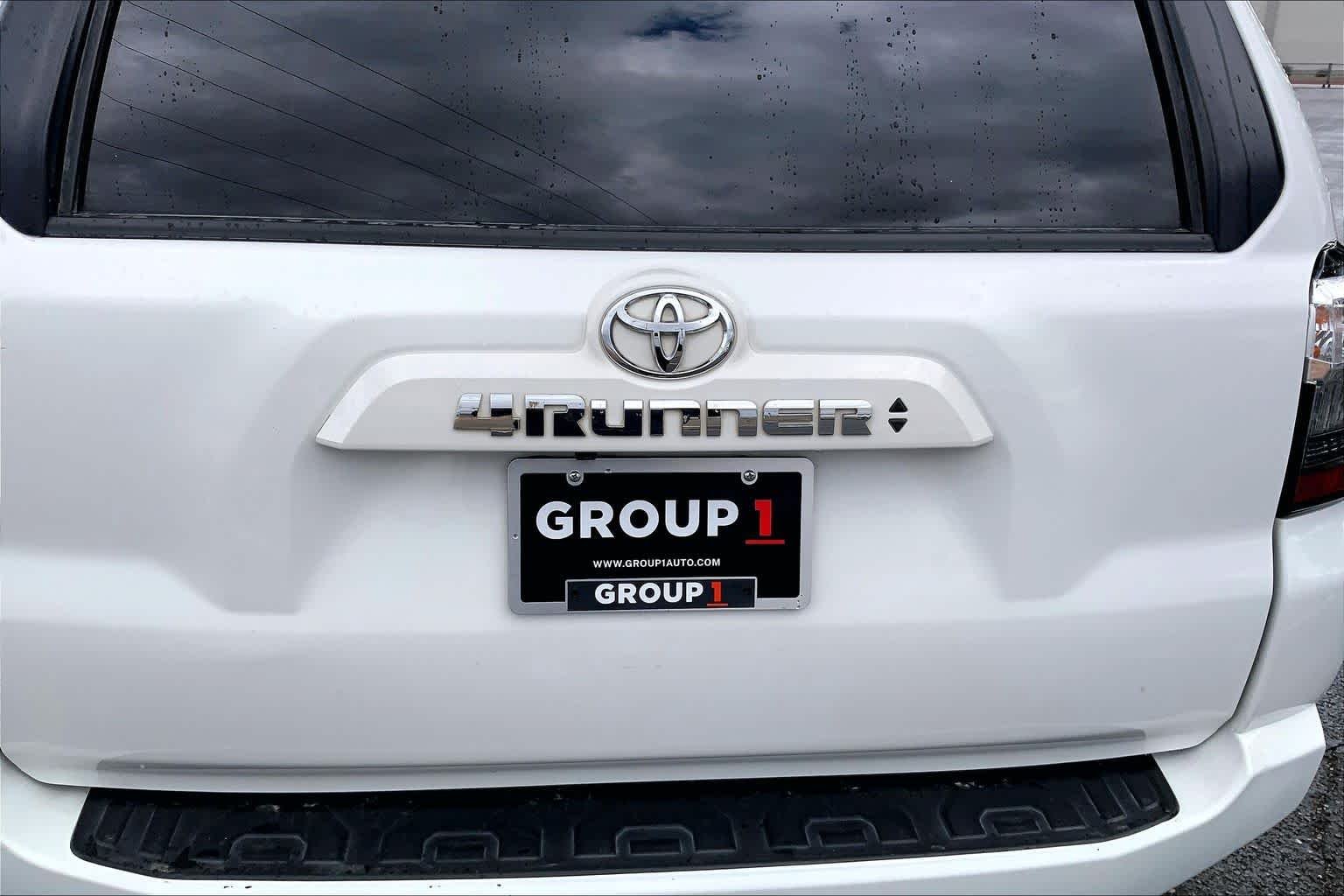 Used 2022 White Toyota SR5 Premium image 10