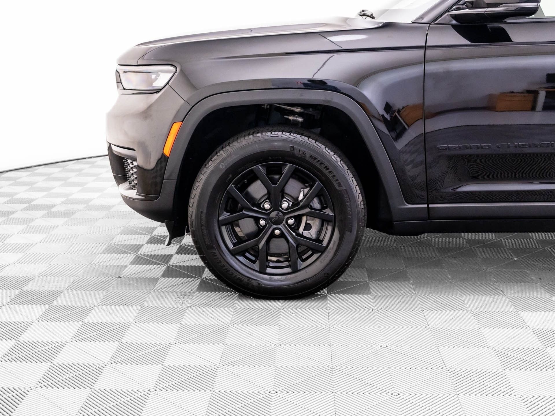 Used 2024 Black Jeep Altitude image 33