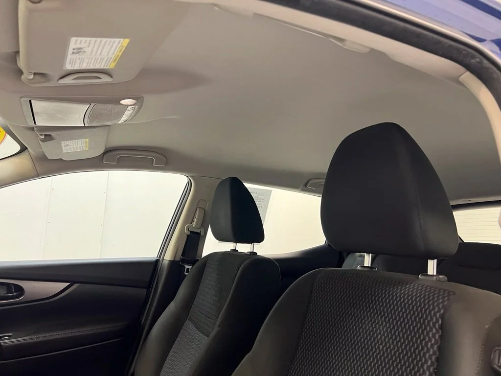 Used 2022 Blue Nissan S image 16