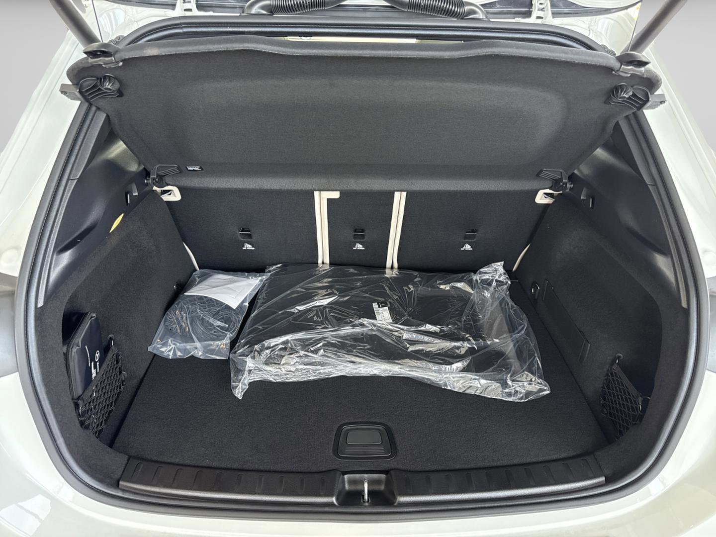 New 2026 Polar White Mercedes-Benz GLA 250 image 43