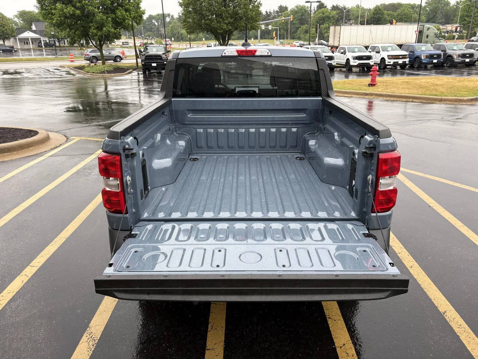 New 2026 Azure Gray Metallic Tri-Coat Ford XLT image 7