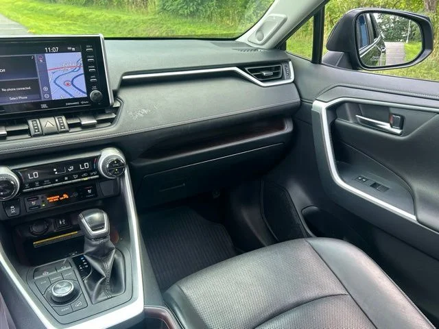 Used 2019  Toyota Limited image 57