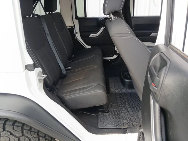 Used 2018 White Jeep Unlimited Sahara image 24