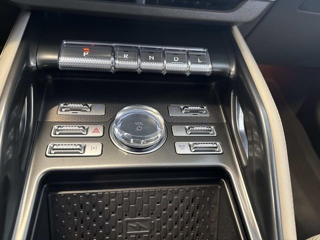 Used 2025 Black Metallic Lincoln Premiere image 23