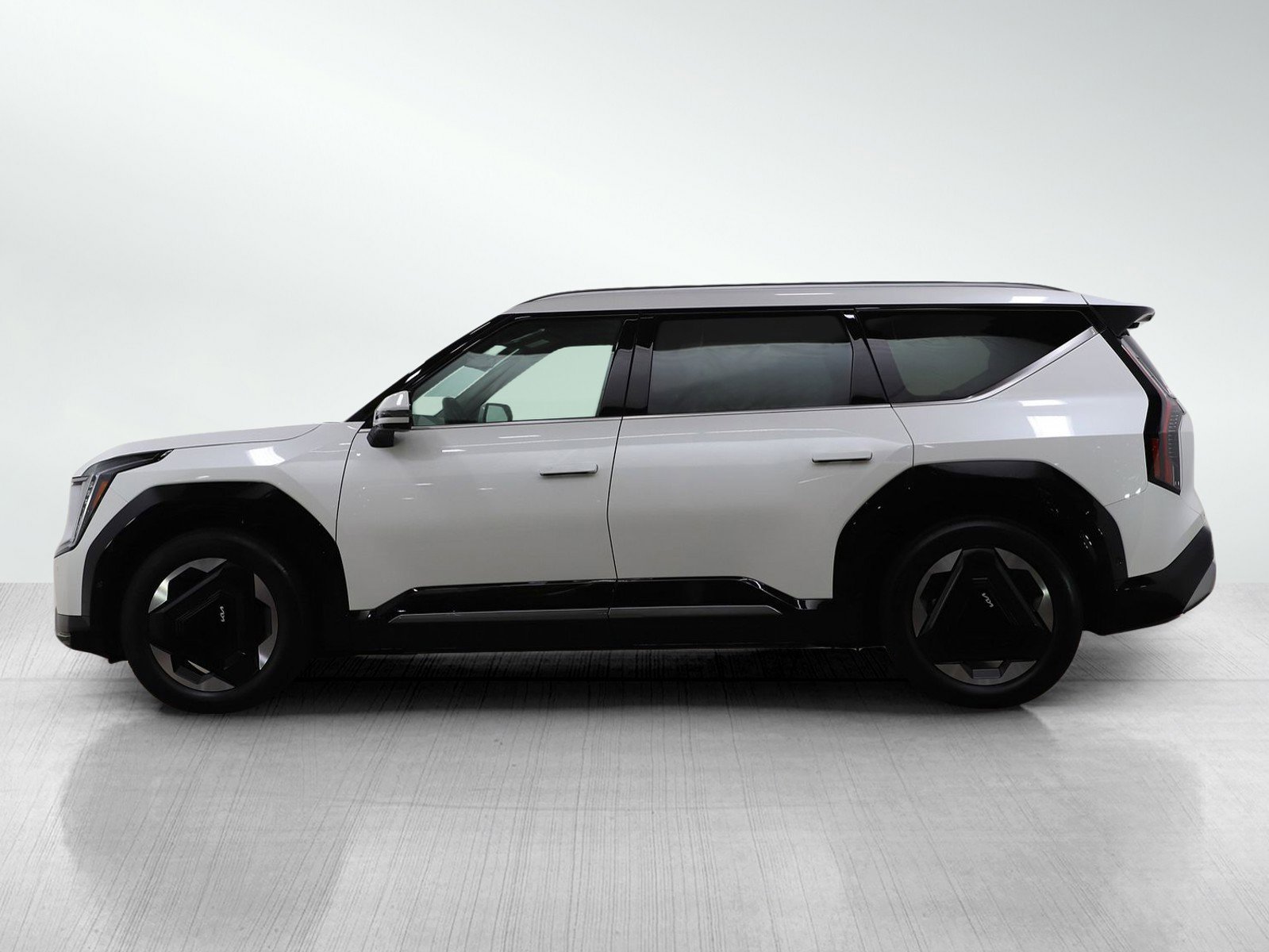 Used 2024 Kia Ev9 Land with VIN KNDADFS58R6025694 for sale in Wayzata, Minnesota