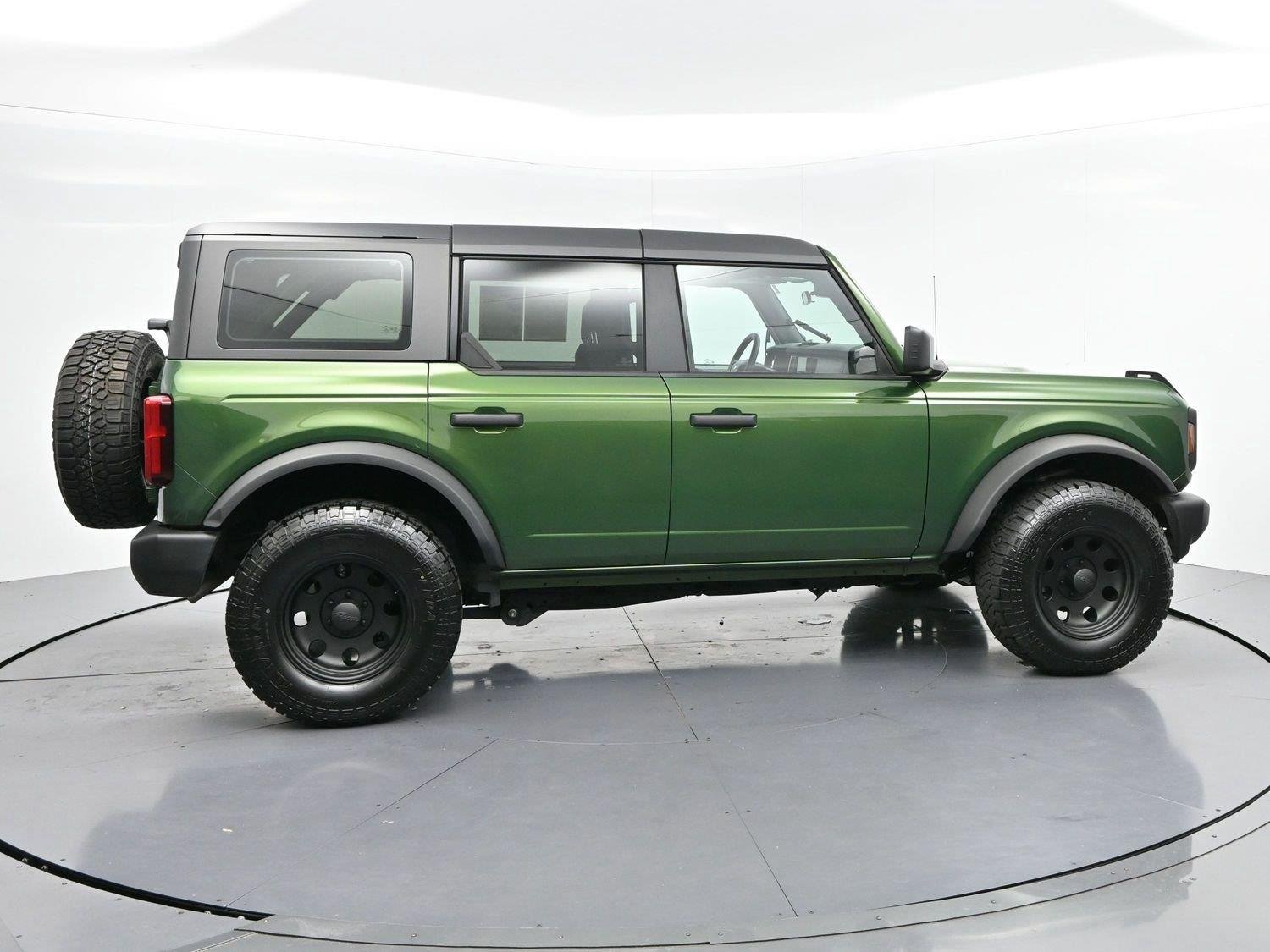 Used 2025 Green Ford Base image 8