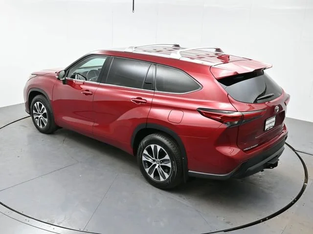 Used 2022 Ruby Flare Pearl Toyota XLE image 38