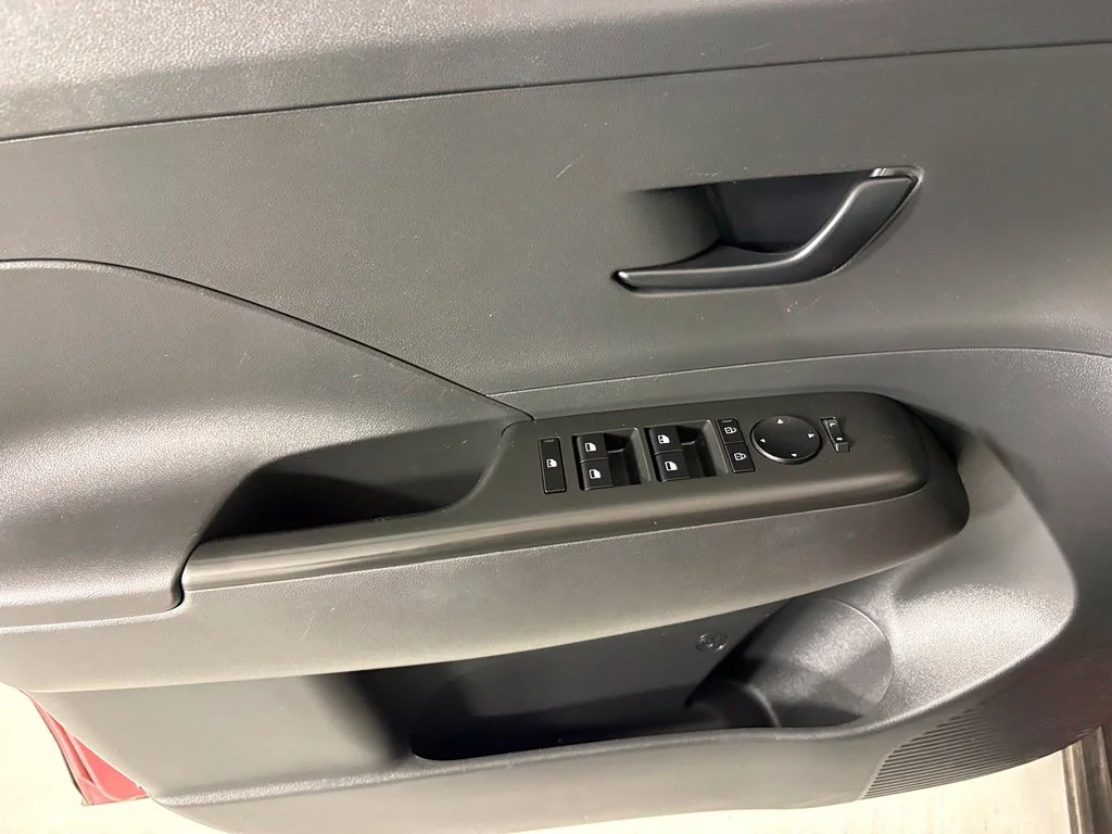 Used 2025 Red Hyundai SEL image 19