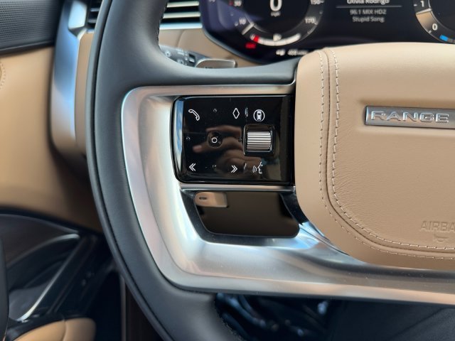 New 2026 Belgravia Green LAND ROVER SE image 22