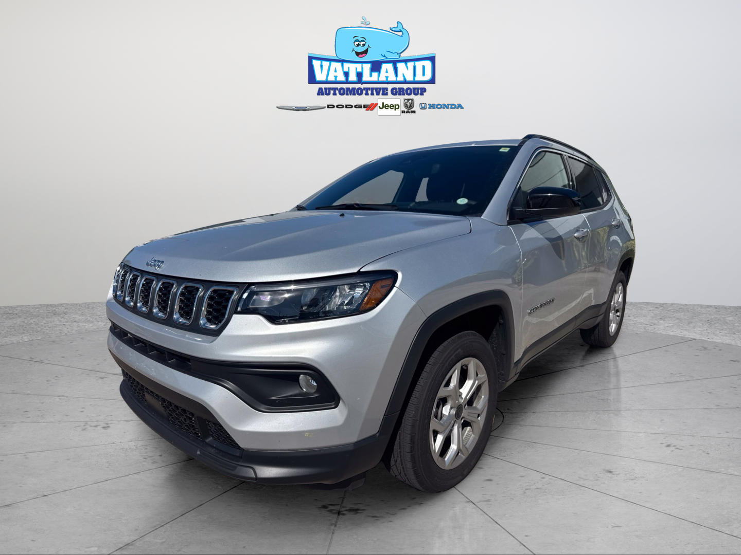 Used 2025 Silver Jeep Latitude image 19