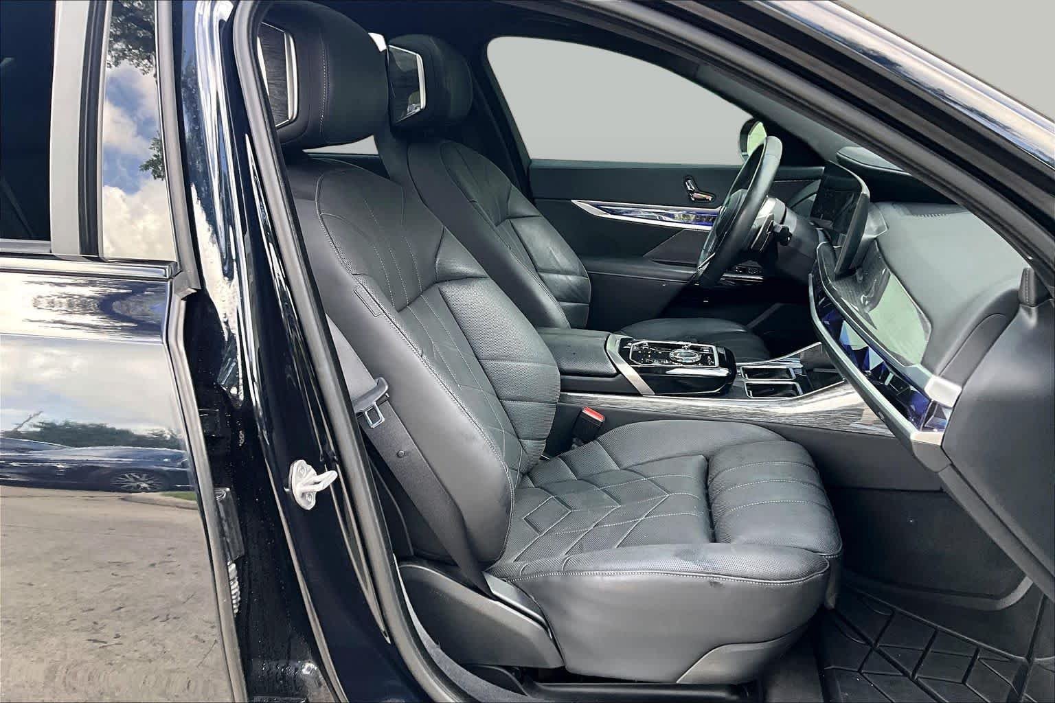 Used 2023 Carbon Black Metallic BMW 740i image 8