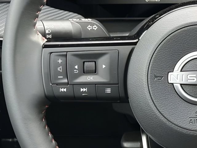 Used 2025 Super Black Nissan SR image 16