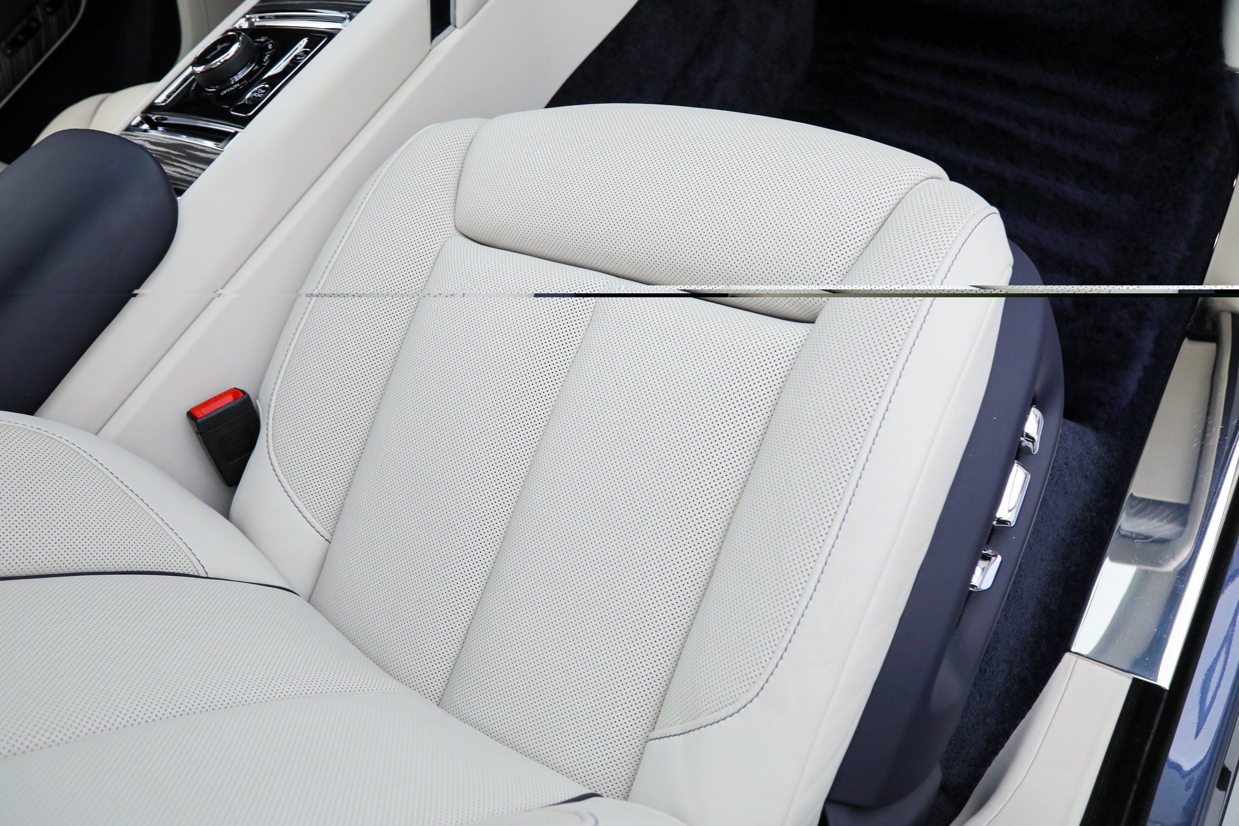 Used 2026 Blue Rolls-Royce  image 19