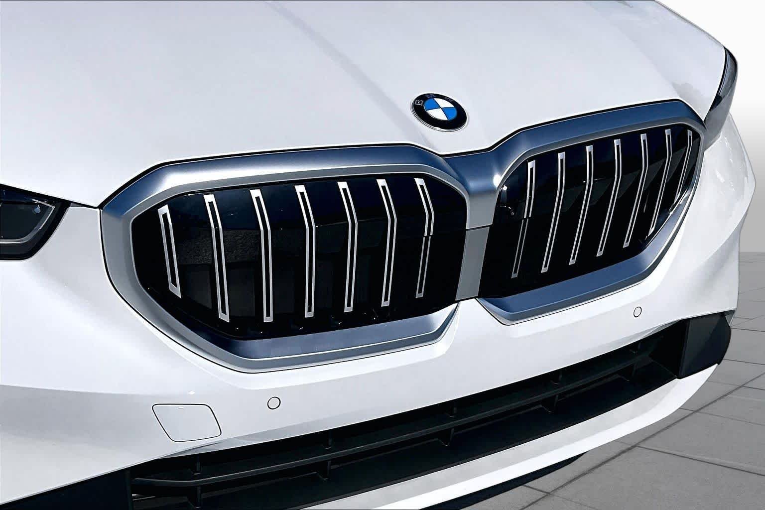 Used 2026 Alpine White BMW 540i xDrive image 29