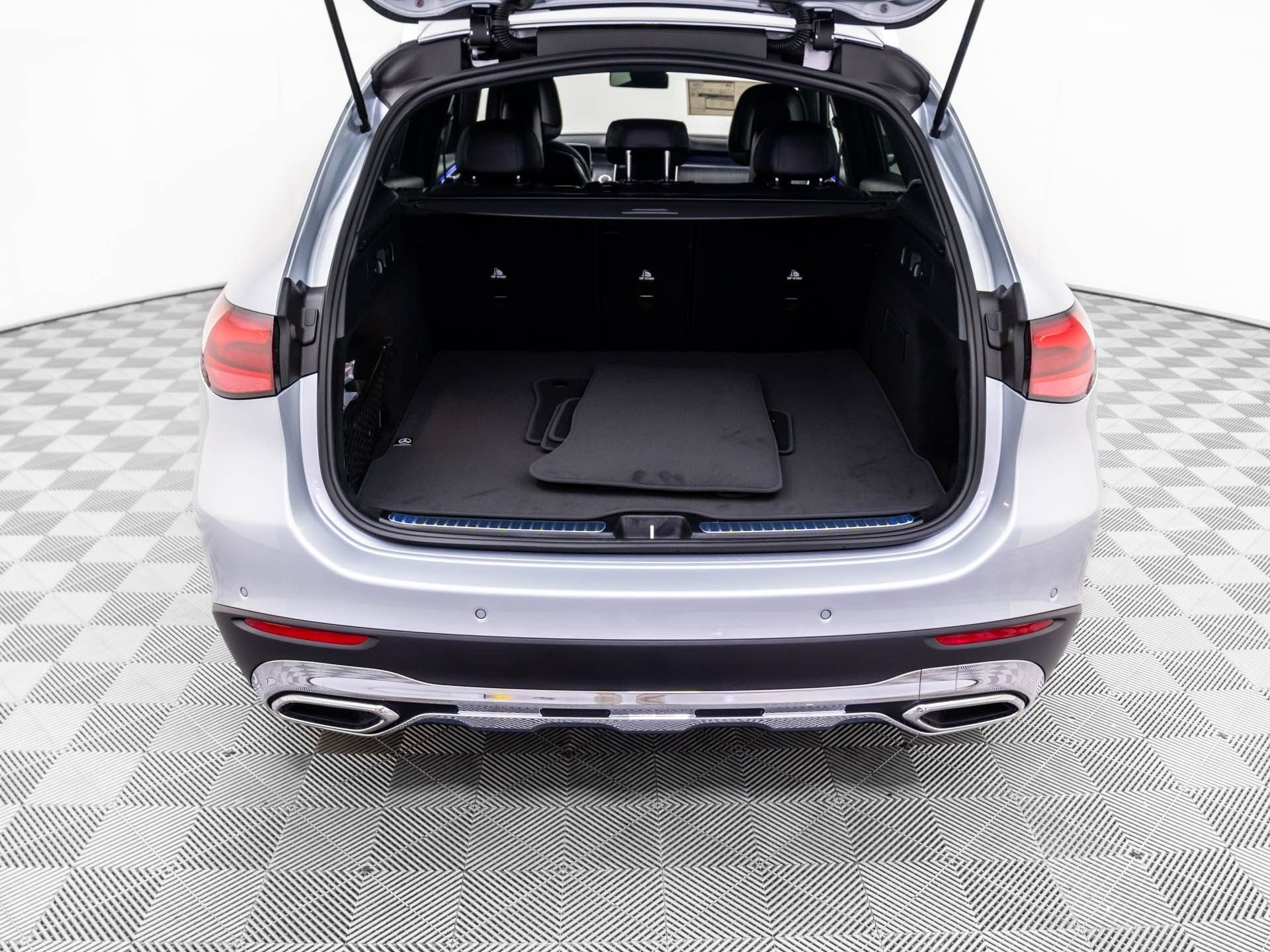 Used 2026 Silver Mercedes-Benz GLC 300 image 26