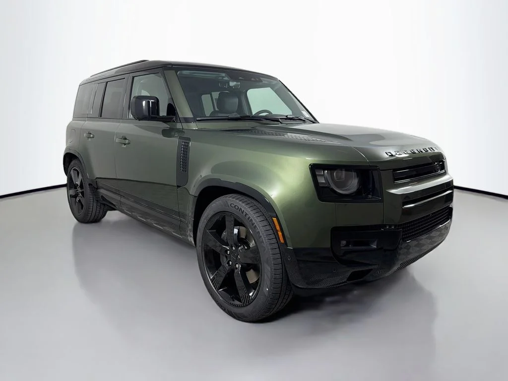 New 2026 Woolstone Green Land Rover X-Dynamic SE image 3