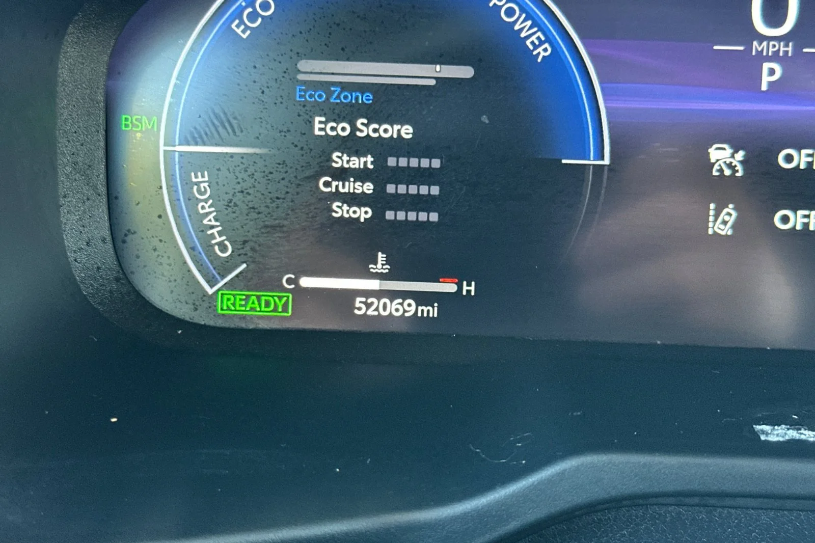 2025 Toyota RAV4 XSE - Photo 31
