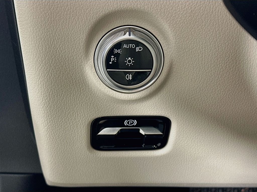 Certified Used 2026  Mercedes-Benz C 300 image 10