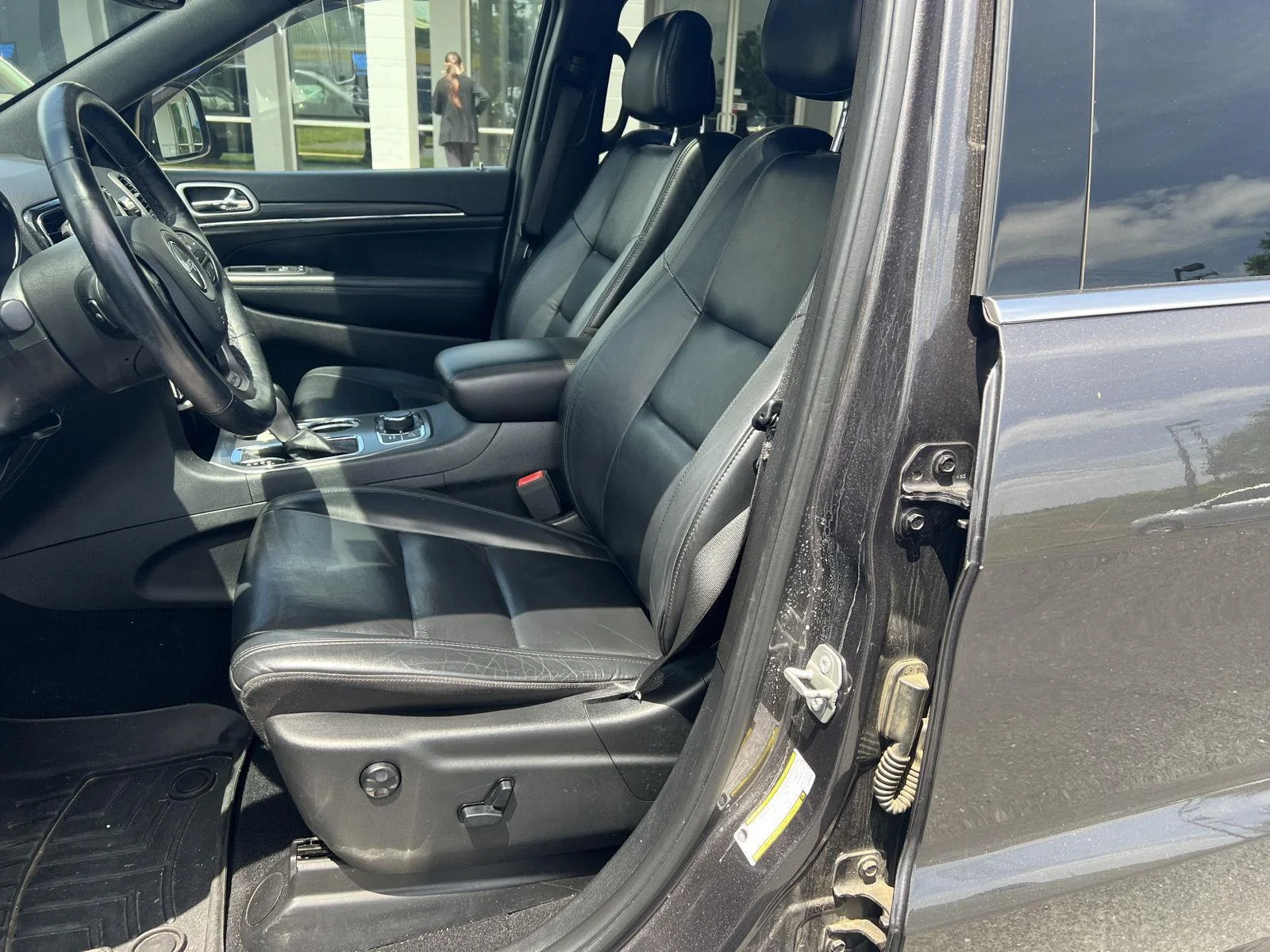 Used 2020 Granite Crystal Clearcoat Metallic Jeep Limited image 10