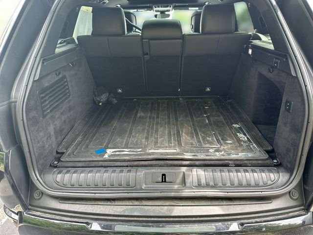 Used 2022 Black Land Rover HSE Silver Edition image 28