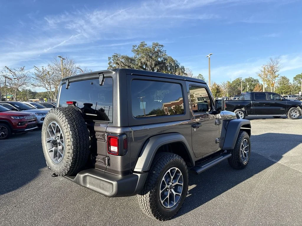 New 2026 Granite Crystal Metallic Clear-Coat Exterior Paint Jeep Sport S image 3