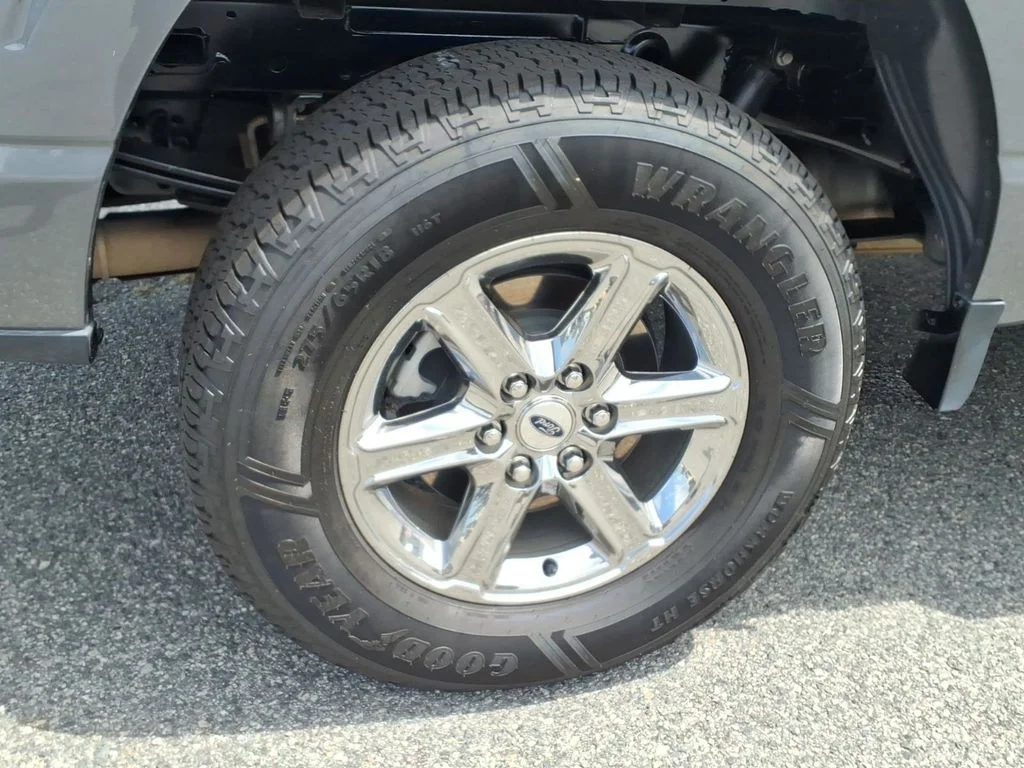 Used 2024 Gray Ford XLT image 31
