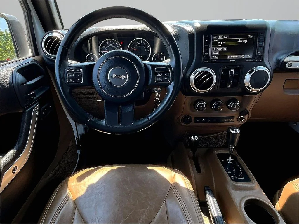 Used 2015 White Jeep Unlimited Sahara image 6