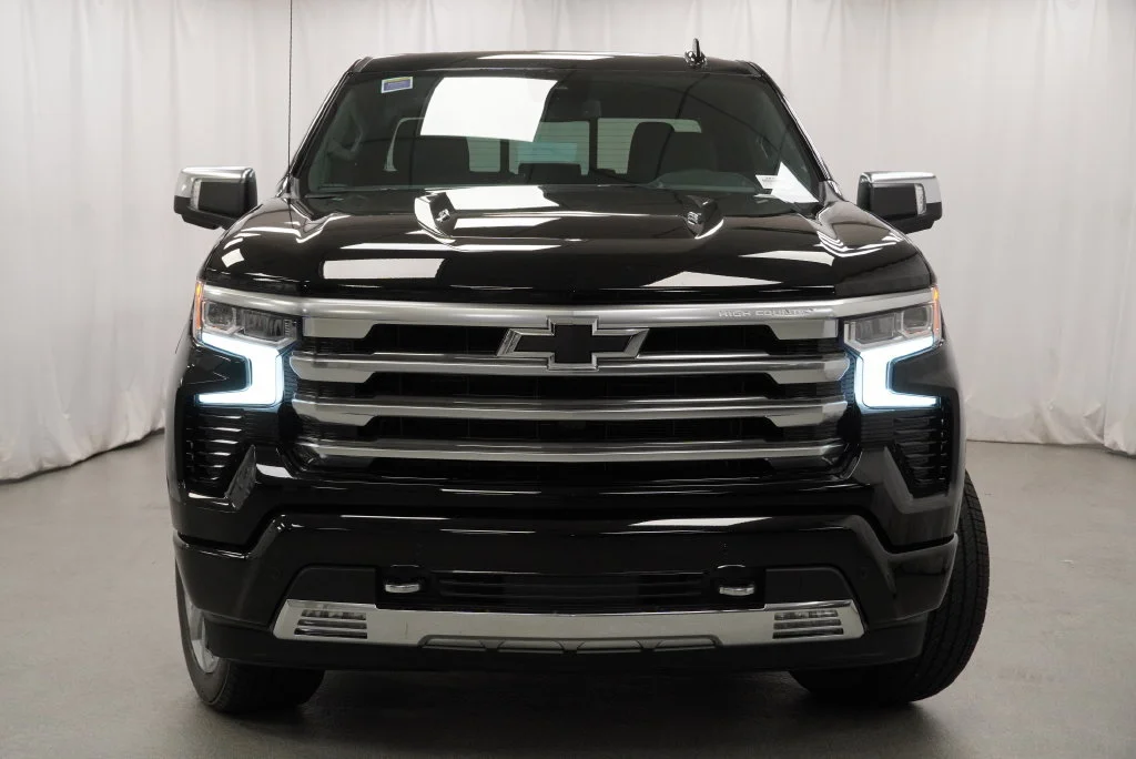 New 2026 Black Chevrolet High Country image 33