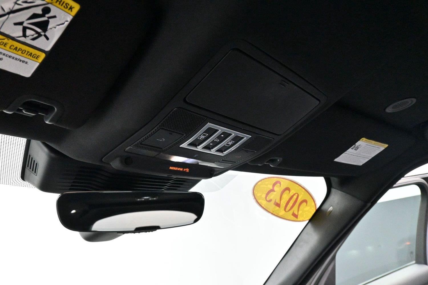 Used 2023 Black Land Rover S R-Dynamic image 32