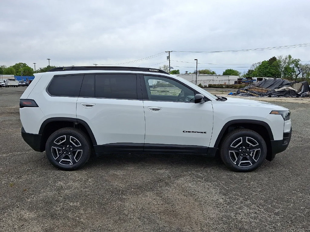 New 2026 Bright White Clear-Coat Exterior Paint Jeep Laredo image 9
