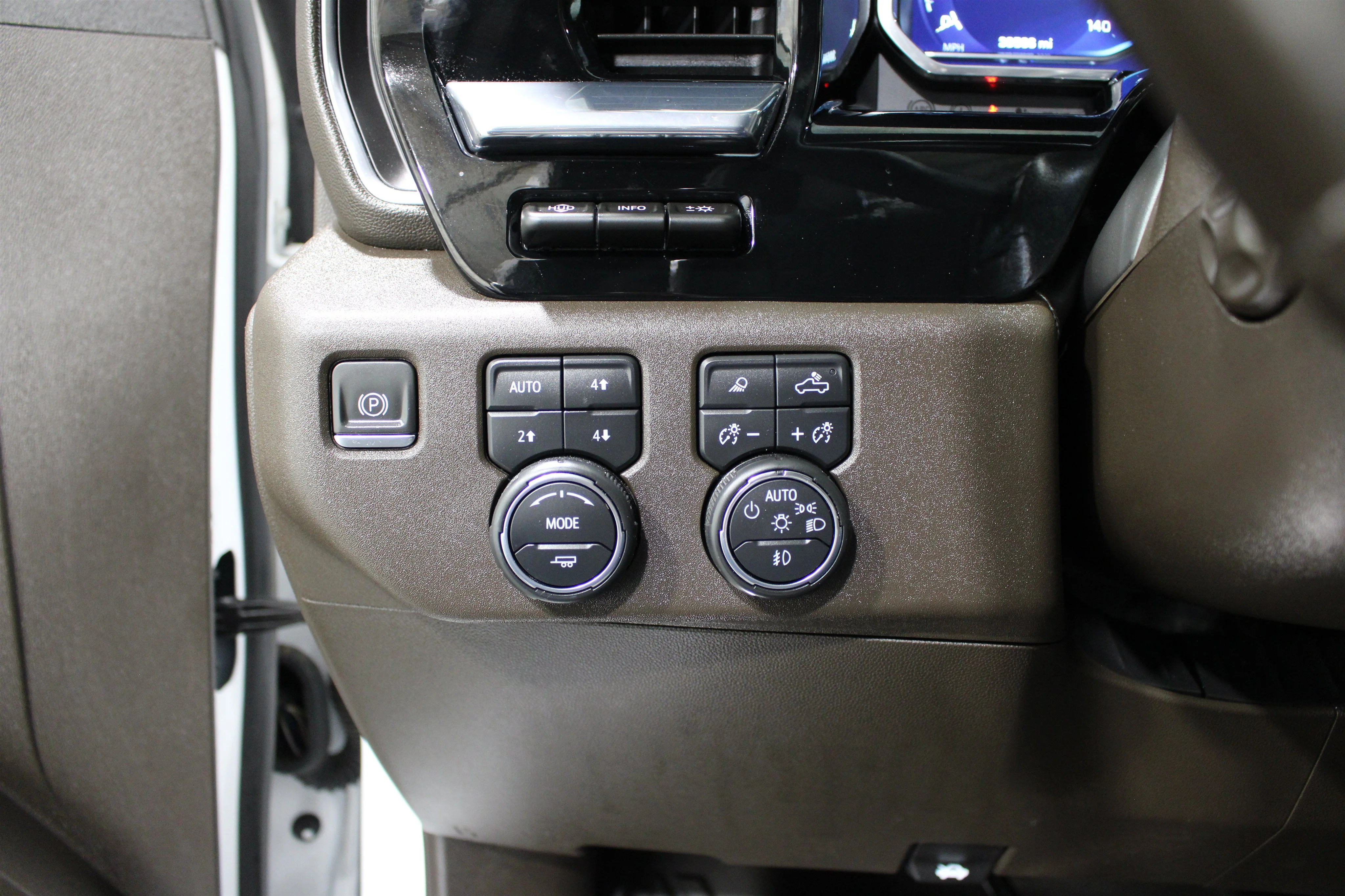 2024 Chevrolet Silverado 1500 LTZ - Photo 9