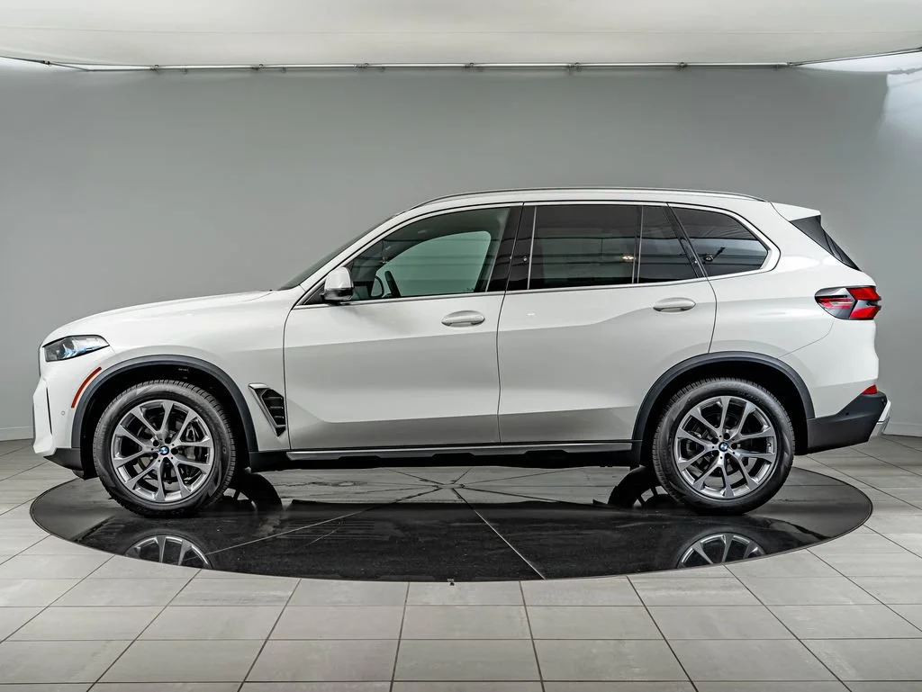 New 2026 Alpine White BMW xDrive40i image 8