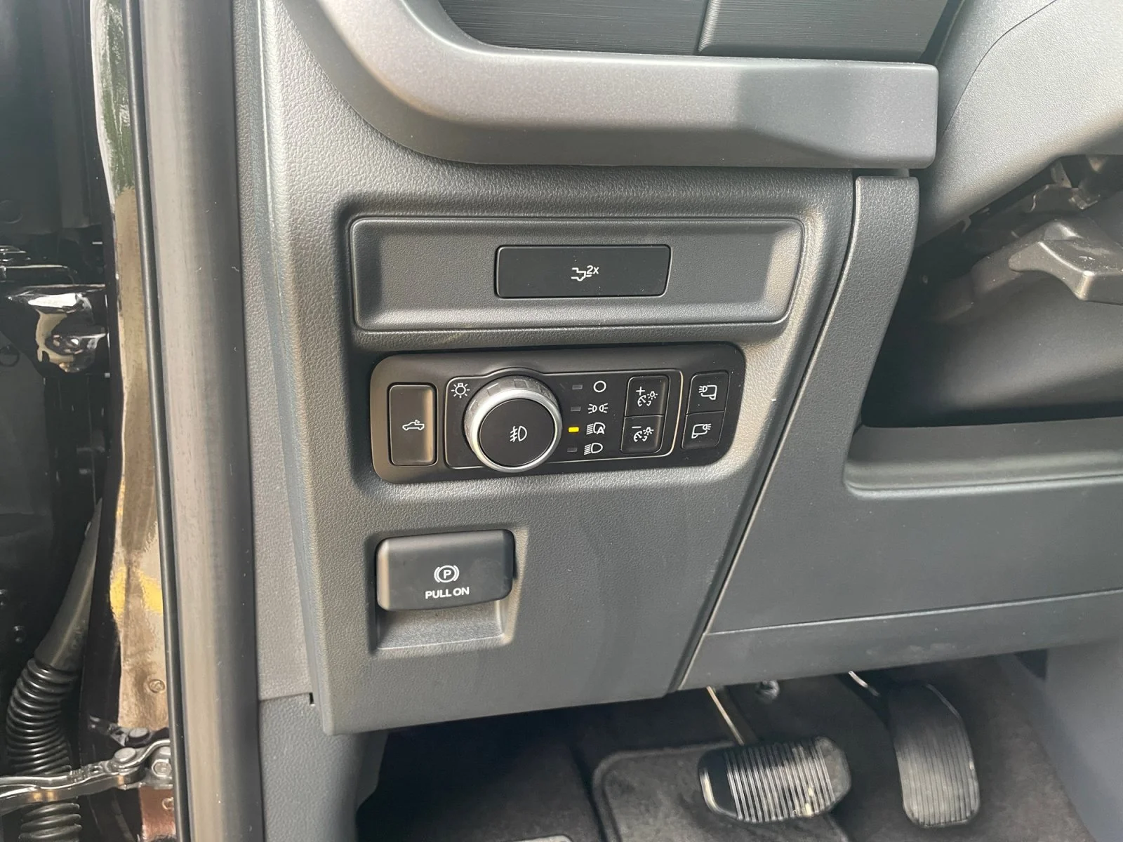 New 2026 Agate Black Metallic Ford XLT image 16