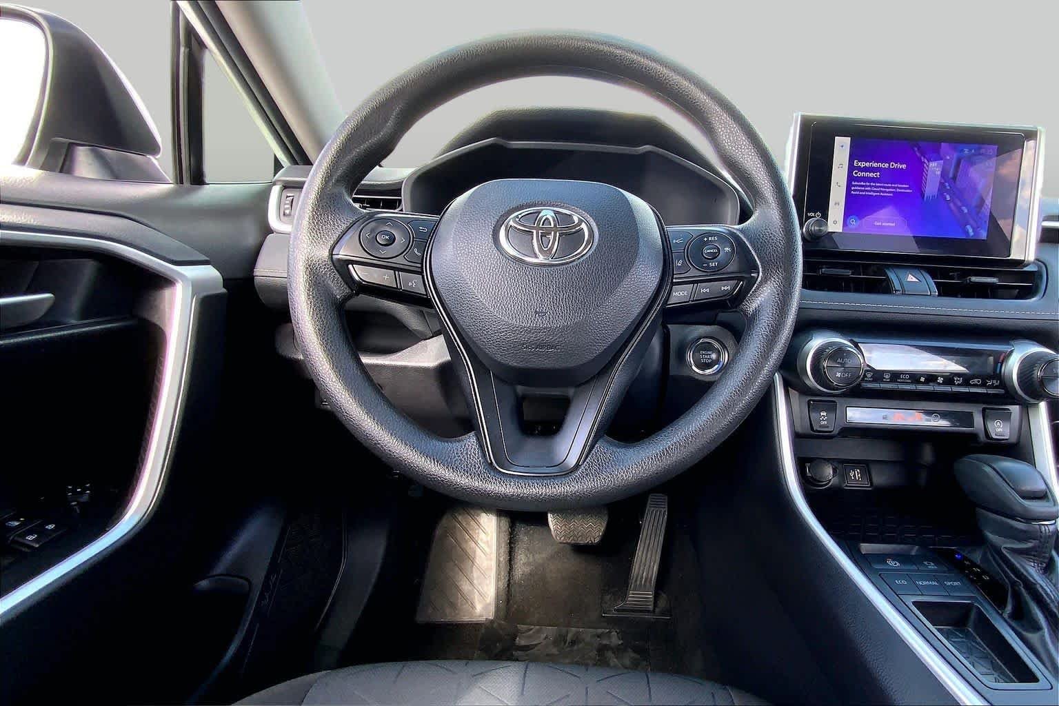 Used 2025 Ice Cap Toyota XLE image 6