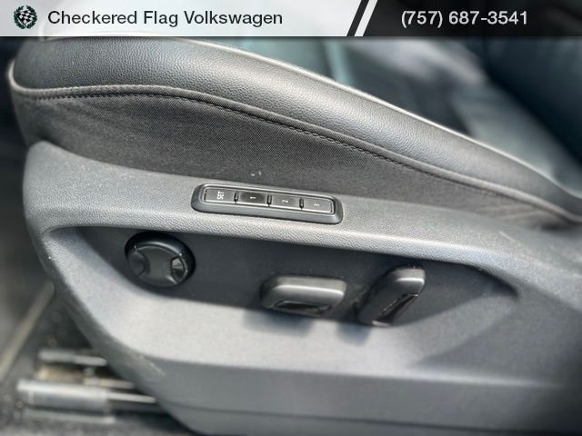 Used 2019 Pure White Volkswagen 2.0T SEL Premium 4Motion image 24