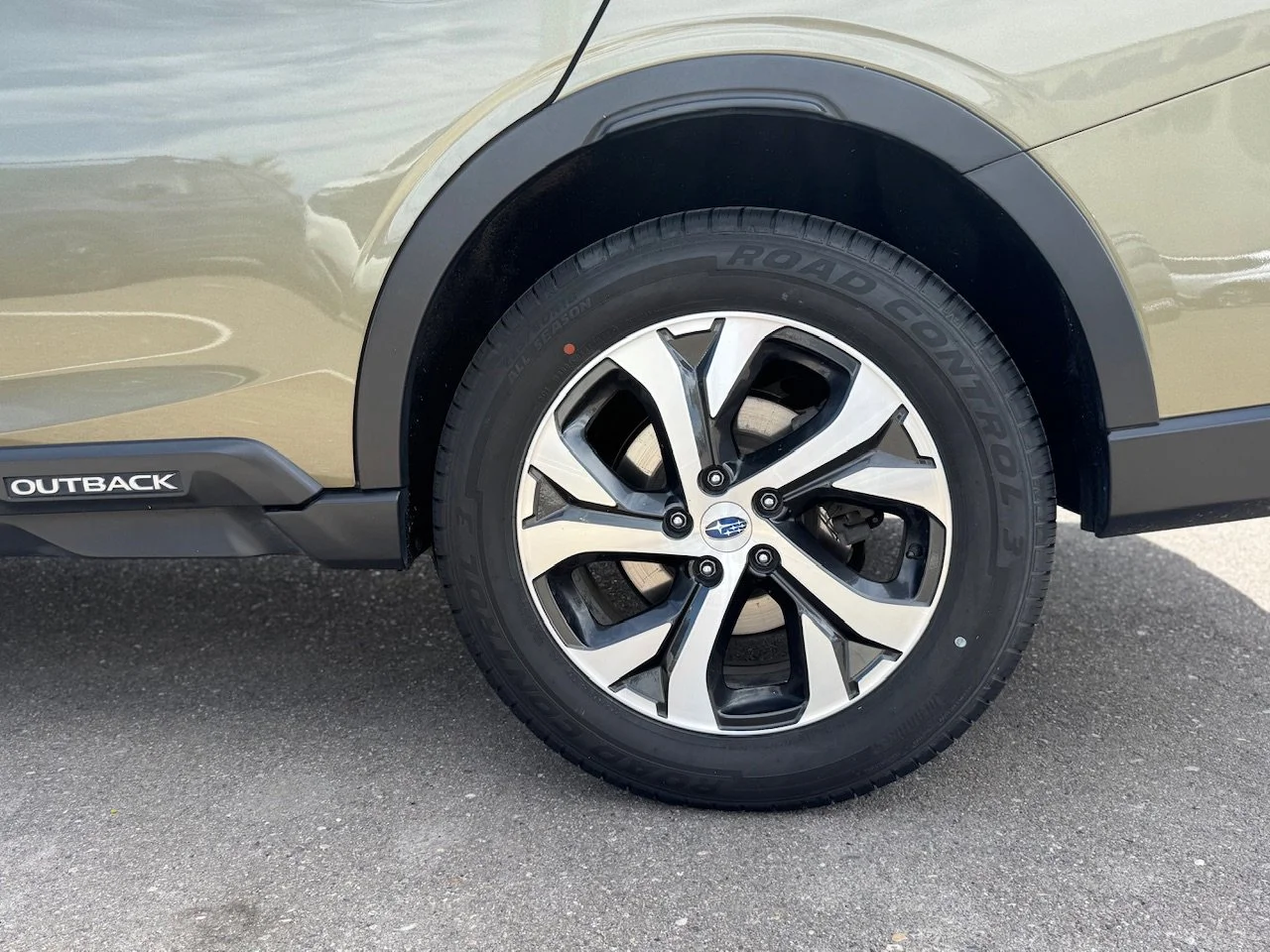 Used 2022 Autumn Green Metallic Subaru Limited image 59
