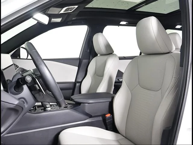 Certified Used 2025 WIND CHILL PEARL Lexus Premium image 7