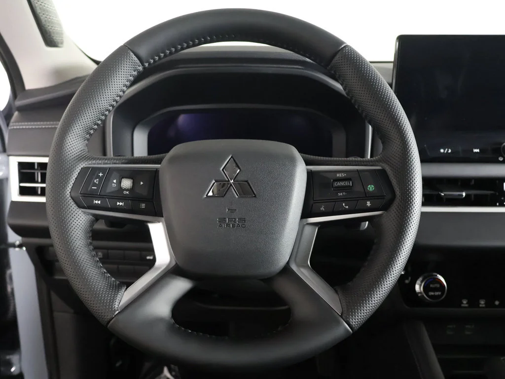 New 2026 Gray Mitsubishi SE image 36