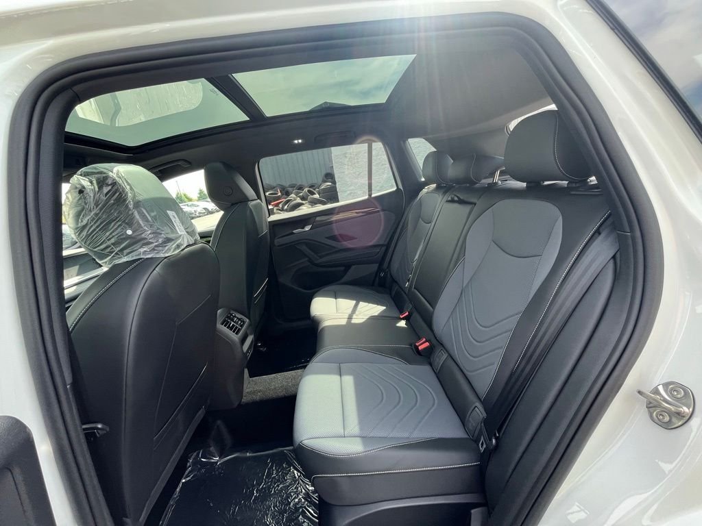 New 2026 White/off-white Volkswagen 2.0T SE R-Line Black image 22