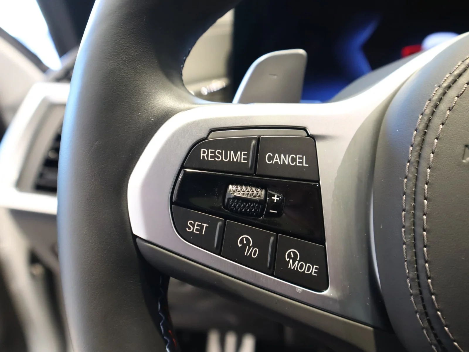 Used 2026 White BMW M60i Sports Activity Vehicle image 28