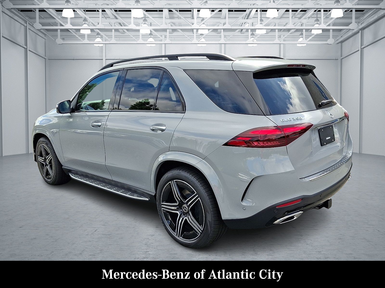 New 2026 MANUFAKTUR Alpine Grey Mercedes-Benz GLE 350 image 3